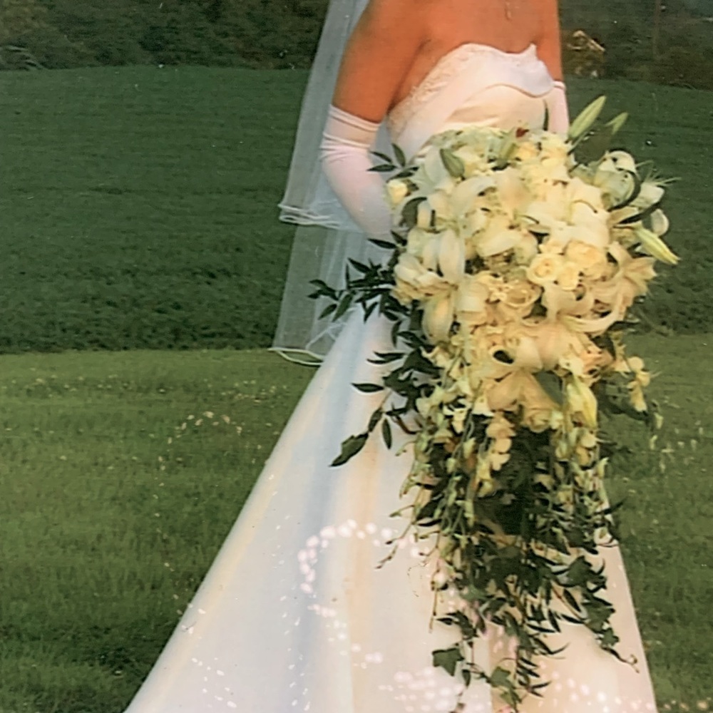 Wedding Dress : White Wedding Gown size 7